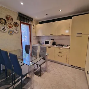 Appartamento Casa Vittoria Punta Gro Con Piscina, Sirmione